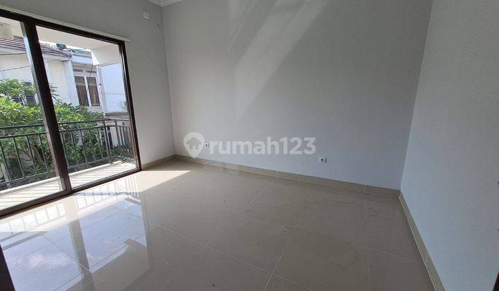 Rumah 2 Lantai SHM Siap Huni Cinere Depok 10 Menit Tol Desari 18