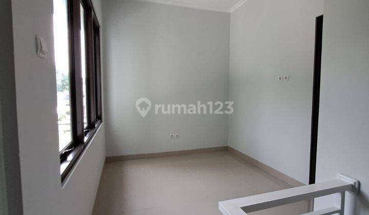 Rumah 2 Lantai SHM Siap Huni Cinere Depok 10 Menit Tol Desari 17