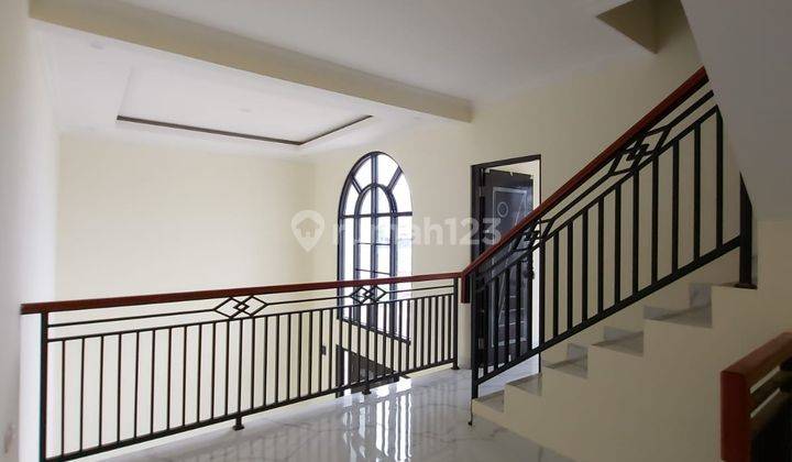 Rumah 2 Lantai Mezzanine 10 Menit Tol Cibubur 7 Menit Tol Cijago 8