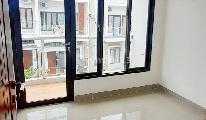 Rumah 2 Lantai Akses Jalan Utama 5 Menit Jalan Juanda Raya Depok 5