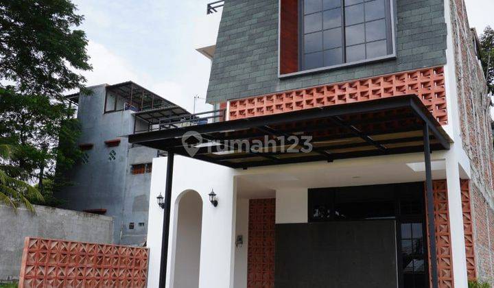 Rumah 2.5 LT Siap Huni Dinding Bata Merah 10 Menit ke Tol Cibubur 1