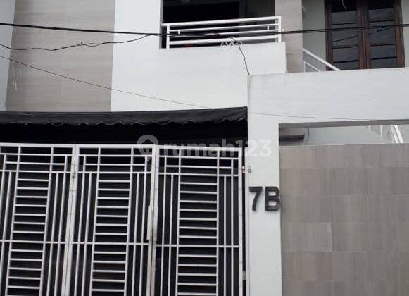 Rumah 3 LT JakBar 5 Menit Stasiun Palmerah 10 Menit Tol Tomang 2