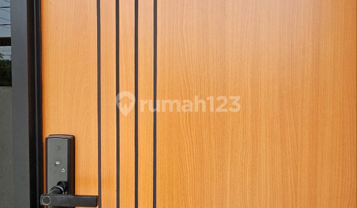 Modern House in a Comfortable Neighborhood, 10 Minutes Access to Cimanggis Toll Road 2