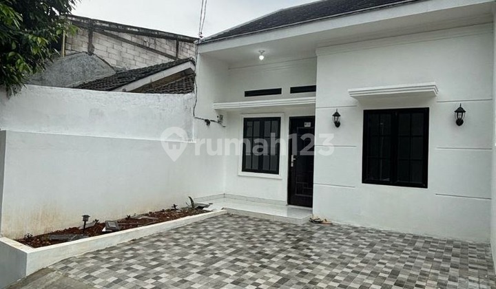 Minimalist ready-to-occupy house, 5 minutes to Pondok Rajeg station. 2