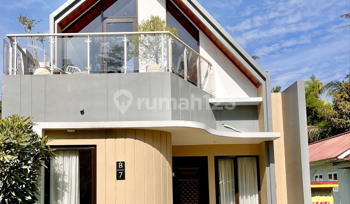 House with Mezzanine 5 minutes to Alun Alun Depok & Pondok Rajeg Station.