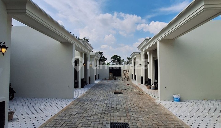 Modern new house, 10 minutes access to Depok station. 2