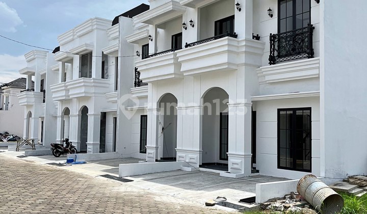 Rumah Mewah di Pinggir Jalan Utama Akses Dekat Stasiun Depok 2