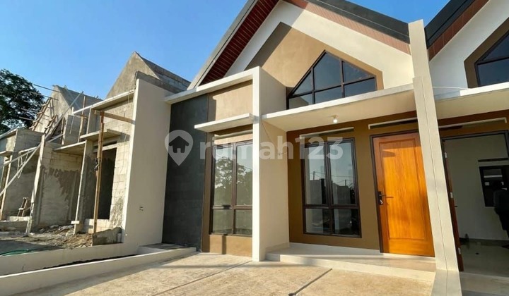 House ready stock location near BSD Toll Road and close to Rawa Buntu station.