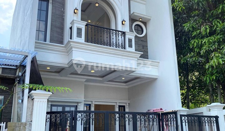 Rumah Desain Klasik lokasi strategis 7 menit ke stasiun Depok 2
