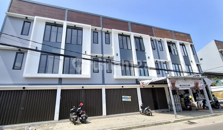 Ruko Siap Huni Lokasi pinggir jalan 10 menit ke LRT&Tol Cibubur 2