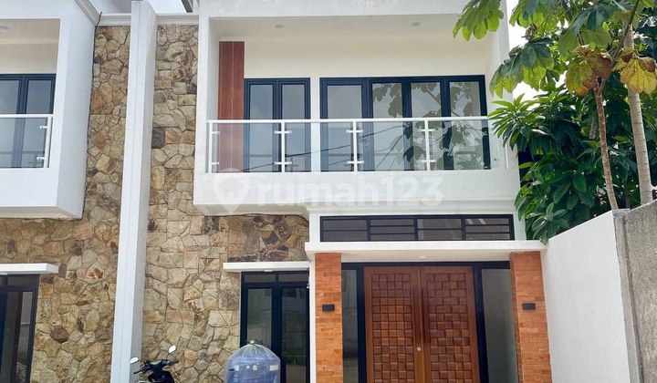 Bali-style house in Depok with 15-minute access to LRT and Cibubur Toll Road.