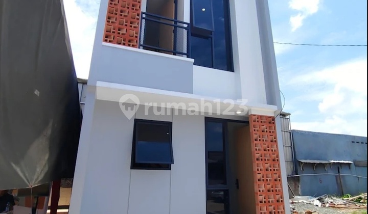 Modern Ready House 9 Minutes Access to Cisalak Toll Road & 12 Minutes to LRT