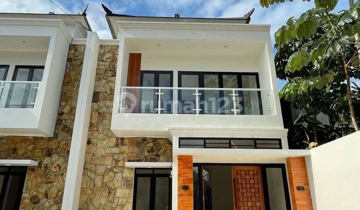 Bali-style house in Depok with 15-minute access to LRT and Cibubur Toll Road.