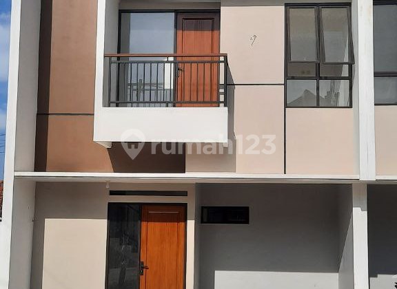 Modern house in Serpong with close access to the Station and Toll Road.