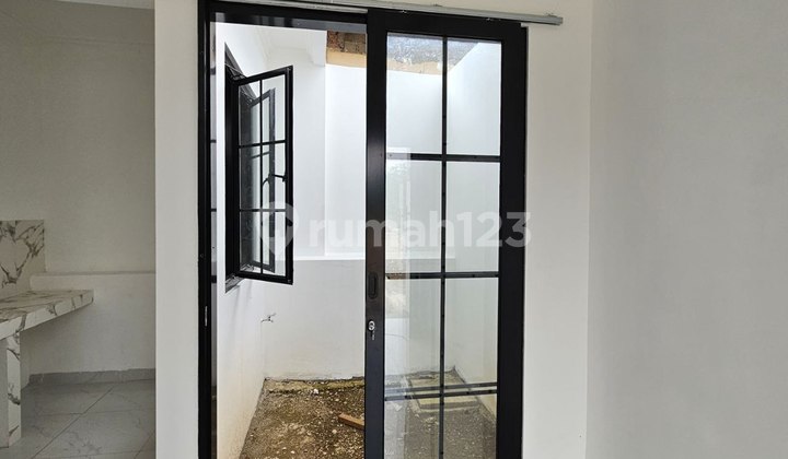 Rumah di GDC depok akses di pinggir jln 10 menit ke stasiun depok