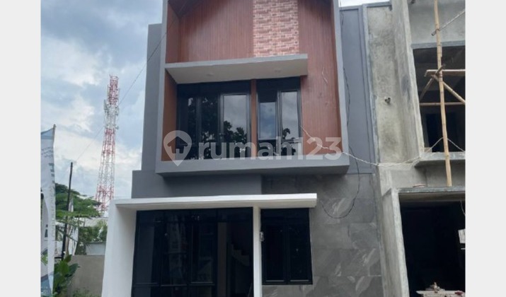 Ready-to-Occupy New House near Cibubur, 5-Minute Access to Cimanggis Toll Road.