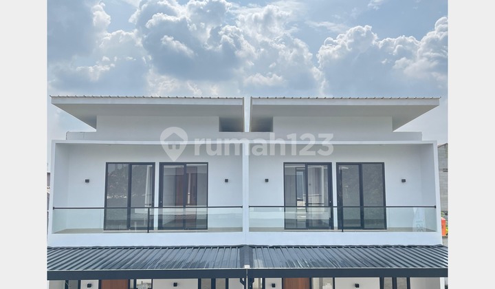 Rumah Baru Lokasi Strategis dikelilingi 3 stasiun dan Tol