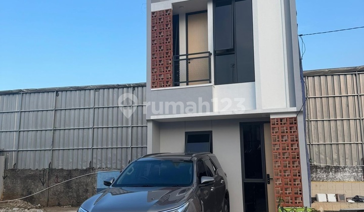 Modern Ready House 9 Minutes Access to Cisalak Toll Road & 12 Minutes to LRT