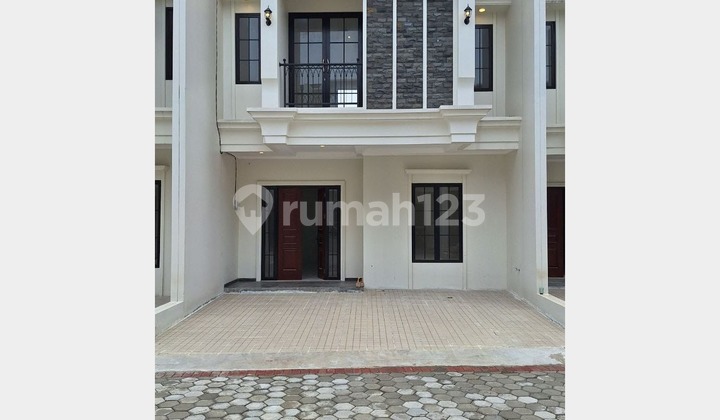 Rumah Modern Siap Huni akses di pusat kota Depok dekat ke stasiun