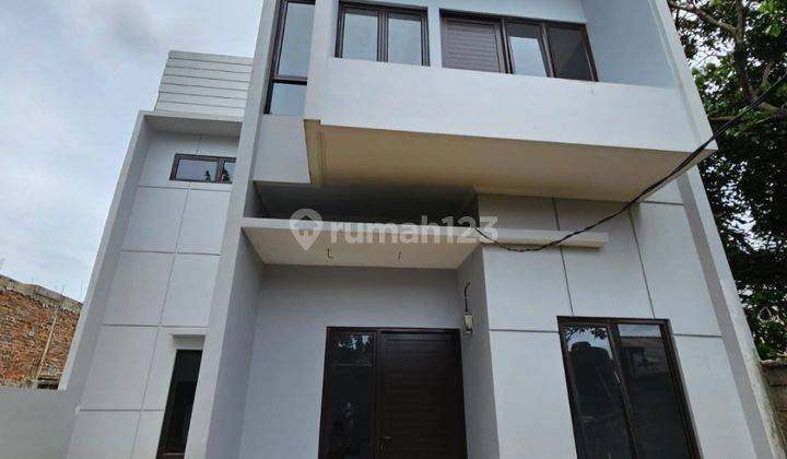 Rumah Dinding Bata Merah Pinggir Jln Raya 10 Menit Stasiun Depok 1