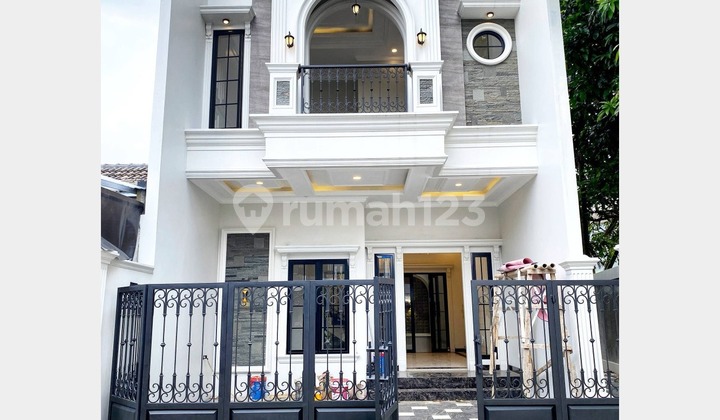 Rumah Desain Klasik lokasi strategis 7 menit ke stasiun Depok