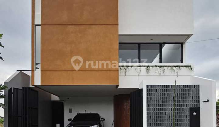RUMAH MEWAH FURNISHED JAKAL KM 8 NGAGLIK SLEMAN JOGJA DEKAT UGM