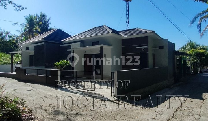 DIJUAL MURAH  RUMAH BARU SIAP HUNI BANGUNJIWO DEKAT KAMPUS UMY
