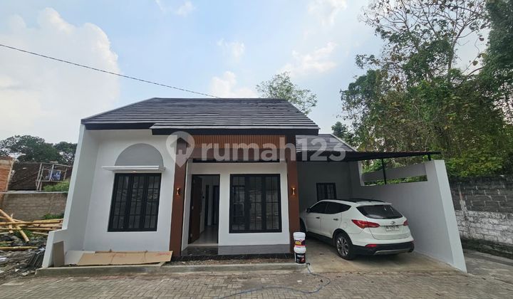 RUMAH PERUMAHAN TRIDADI JALAN MAGELANG DEKAT SCH KE UGM 20 MIN