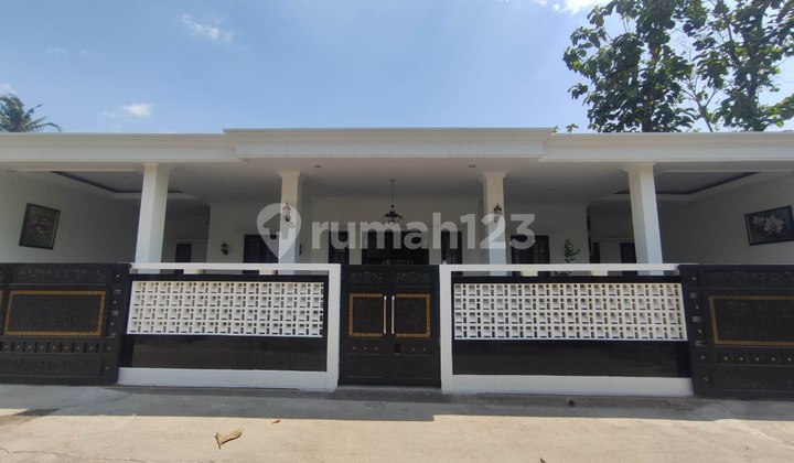 Luxury Fully Furnished House Seyegan Sleman 20 Min to UGM Al Azhar