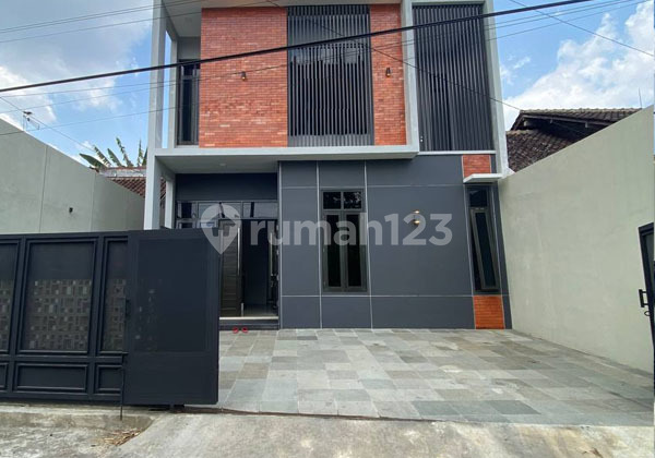 MINIMALIST 2-STORY LUXURY HOUSE IN PANGGUNGHARJO NEAR CAMPUS READY TO OCCUPY 2
