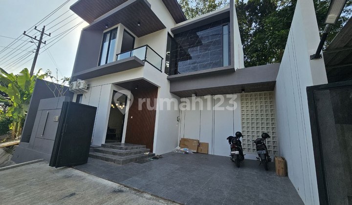 RUMAH MEWAH FULLY FURNISHED JAKAL - JL PALAGAN DEKAT KAMPUS UGM RUMAH MEWAH FULLY FURNISHED JAKAL - JL PALAGAN DEKAT KAMPUS UGM