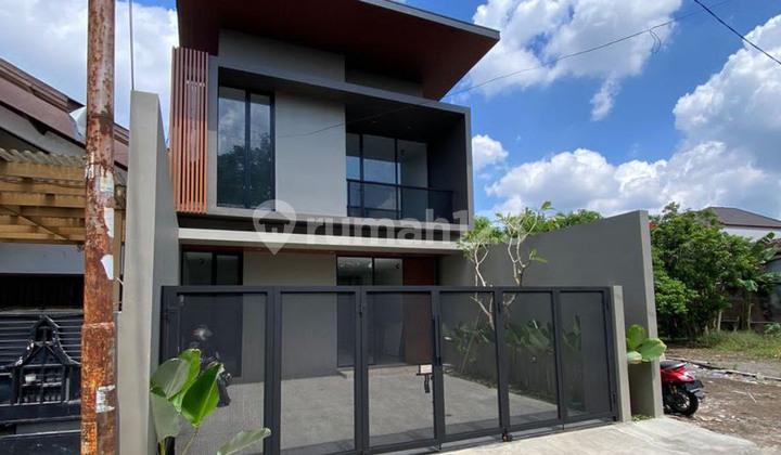 RUMAH MEWAH KONTEMPORER FULL FURNISHED JAKAL DEKAT KAMPUS UGM