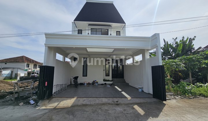 Rumah Mewah American Full Furnished Dalam Ringroad Maguwoharjo 2