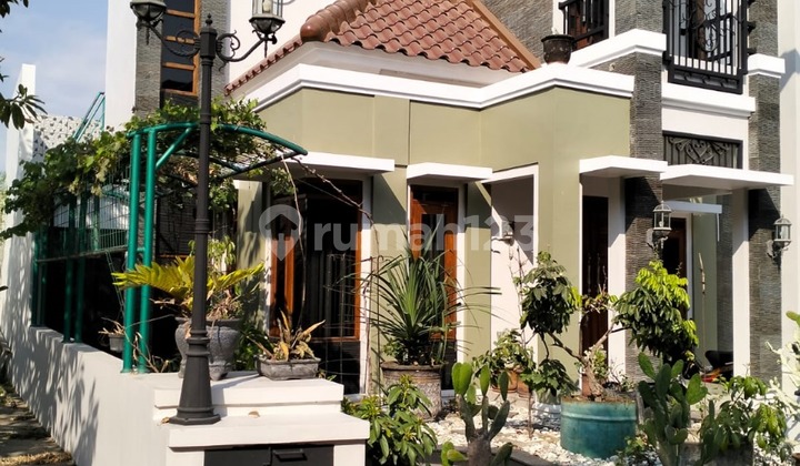 DIJUAL RUMAH MEWAH 2 LANTAI PERUMAHAN ONE GATE SYSTEM JALAN SOLO 2
