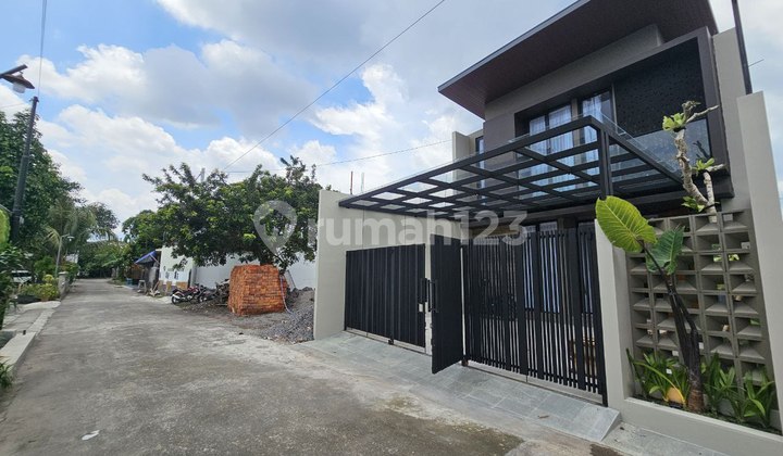 RUMAH MODERN KONTEMPORER FULL FURNISHED 19 MIN DEKAT KAMPUS UGM 2