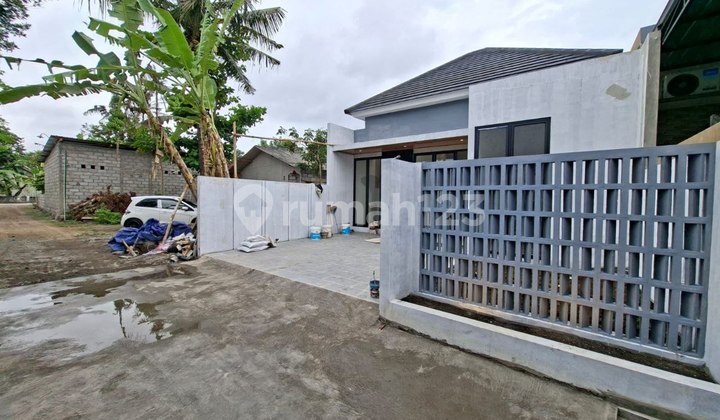 RUMAH MODERN TROPIS CARPORT 2 UTARA HOTEL BALECATUR INN DEKAT UMY 2