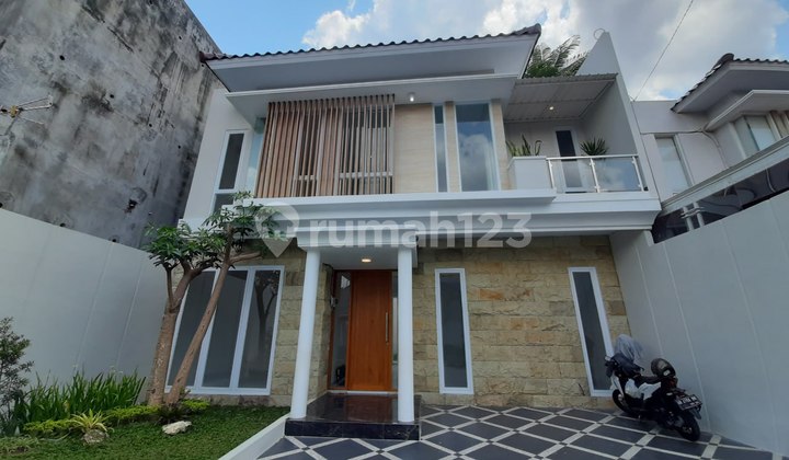 PROMO RUMAH MEWAH 2 LANTAI JL PALAGAN DEKAT AL AZHAR, KAMPUS UGM
