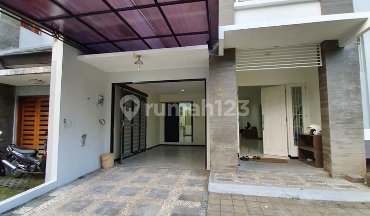 RUMAH MEWAH PERUMAHAN JALAN PALAGAN DEKAT UGM 2 LANTAI SHM KPR 2