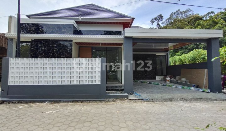 RUMAH MINIMALIS MODERN BESI JANGKANG JAKAL KM 13 DEKAT KAMPUS UII