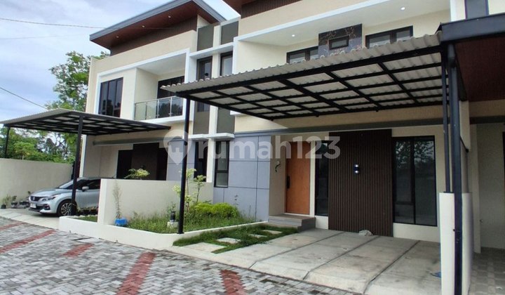 PROMO RUMAH 2 LANTAI MURAH DEKAT KAMPUS UII JALAN BESI JANGKANG