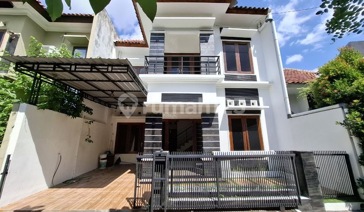 MODERN HOUSE INSIDE THE RINGROAD NEAR AL AZHAR 7 MIN TO UGM CAMPUS JOGJA 2