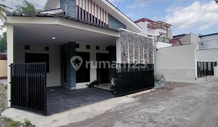 RUMAH FURNISHED DIJUAL JAKAL KM 12 NGAGLIK SLEMAN JOGJA DEKAT UII RUMAH FURNISHED DIJUAL JAKAL KM 12 NGAGLIK SLEMAN JOGJA DEKAT UII