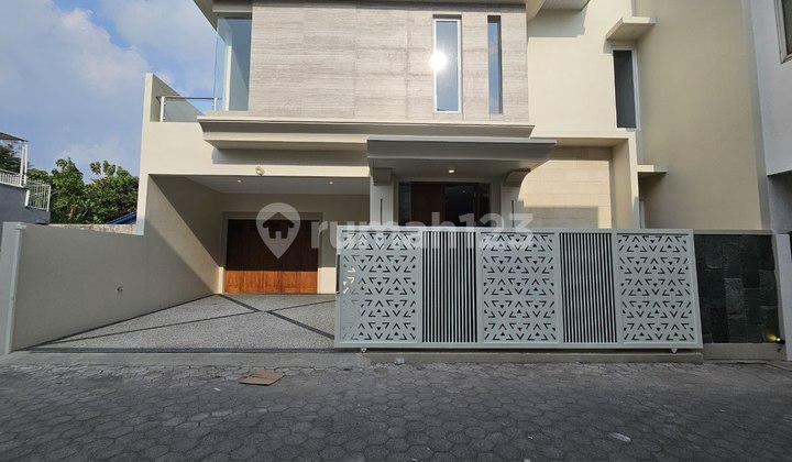Rumah Mewah Perumahan Jalan Kabupaten Dekat Kampus Exit Tol Jogja Rumah Mewah Perumahan Jalan Kabupaten Dekat Kampus Exit Tol Jogja