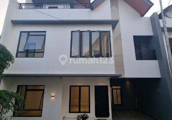 Rumah 2 Lantai Unfurnished SHM di Jagakarsa Raya, Jakarta Selatan 1