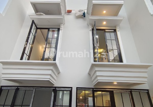 Rumah Mewah 3 Lantai di Jagakarsa, Jakarta Selatan Rumah Mewah 3 Lantai di Jagakarsa, Jakarta Selatan
