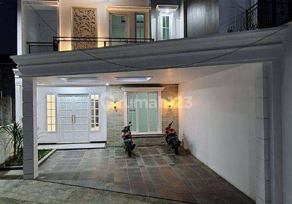 Rumah Mewah 2 Lantai di Jaakarsa, Jakarta Selatan 1