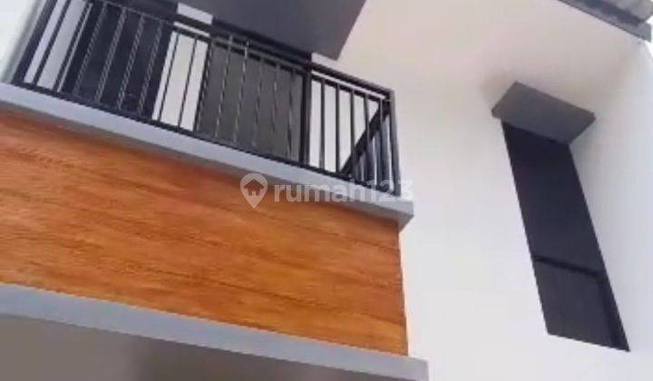 Rumah 2 Lantai Bagus Unfurnished SHM di Jl Putri Tunggal, Depok 2