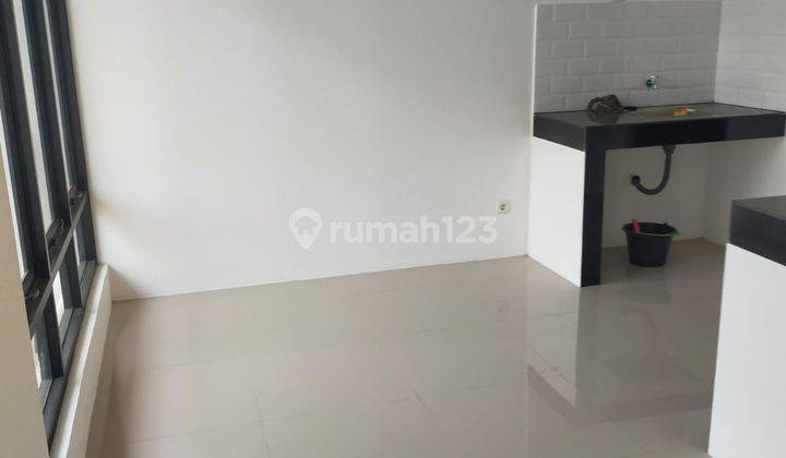 Rumah 2 Lantai Bagus Unfurnished SHM di Jln Cinere Raya, Depok 2