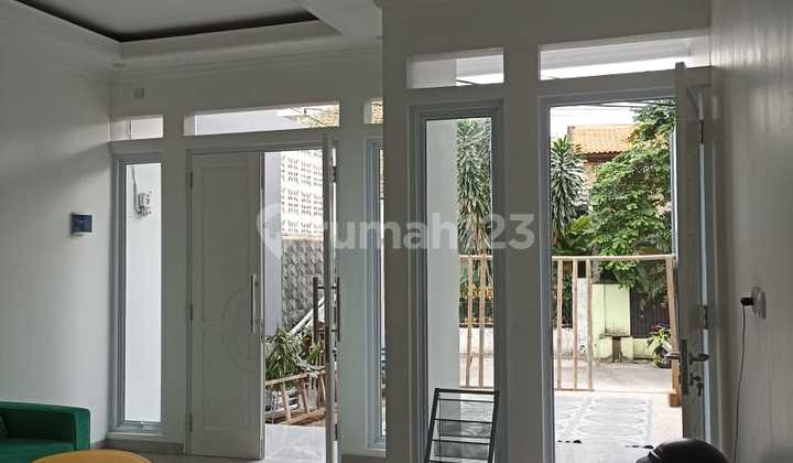 Rumah 2 Lantai Bagus Unfurnished SHM di Jakarta Selatan 4