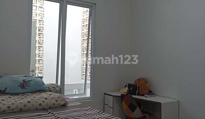 Rumah 2 Lantai Bagus Unfurnished SHM di Jakarta Selatan 6